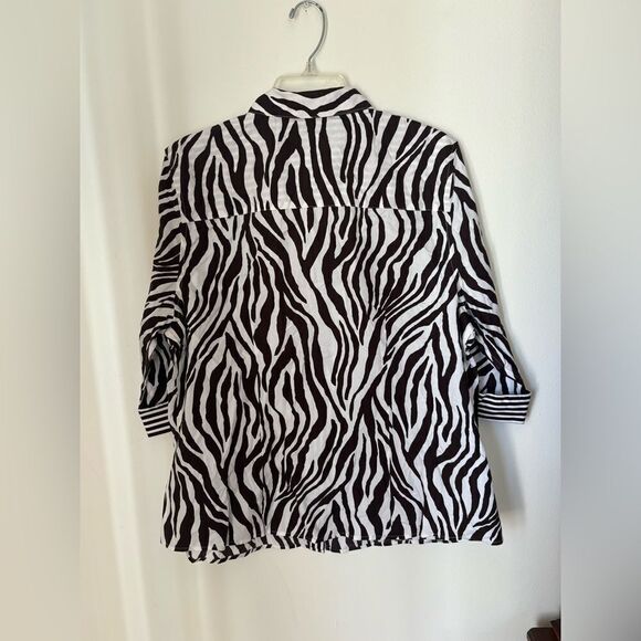 NWT Chico’s size 3 brown and white zebra button down top 100% cotton - Picture 5 of 9